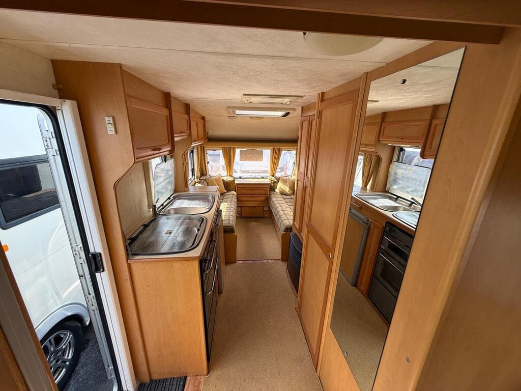 2005 Compass Rambler 16/5– 5 Berth Single Axle