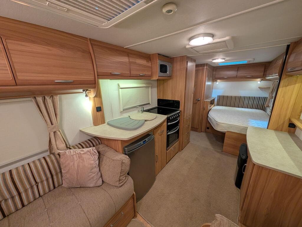 2011 Lunar Lexon 530 2011 4 Berth