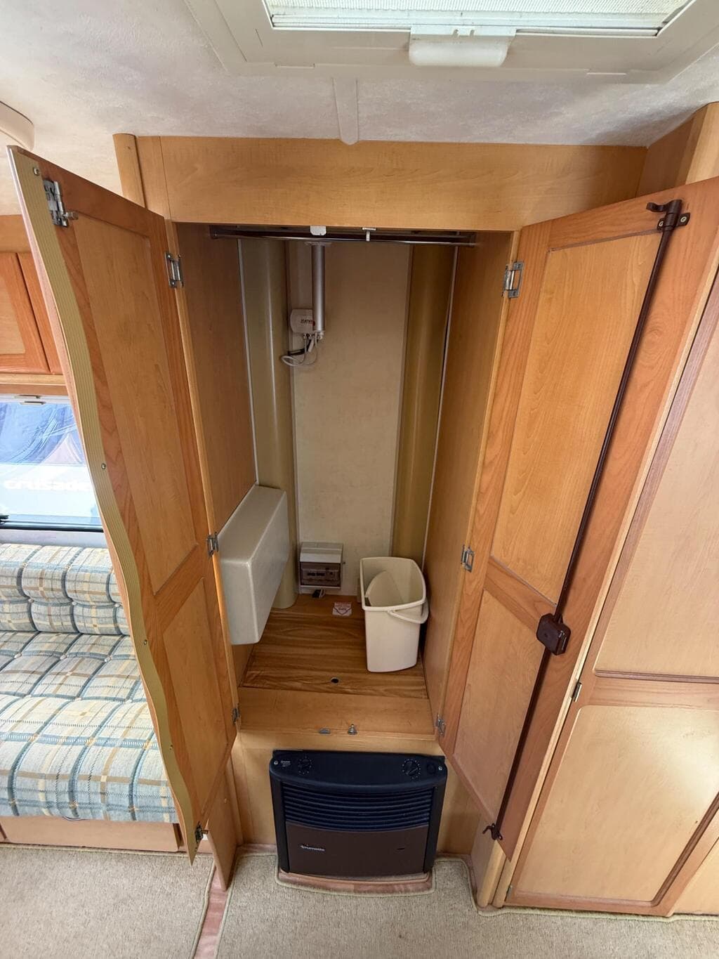 2005 Compass Rambler 16/5– 5 Berth Single Axle