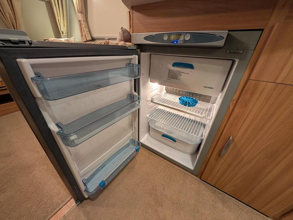 2011 Lunar Lexon 530 2011 4 Berth