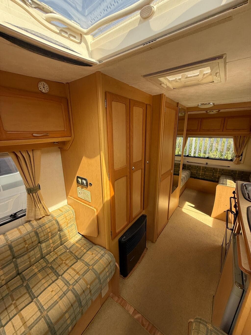 2005 Compass Rambler 16/5– 5 Berth Single Axle