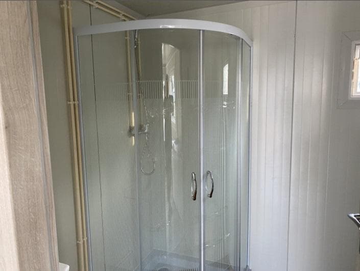 Used 20FT Office Container + bathroom – shower 