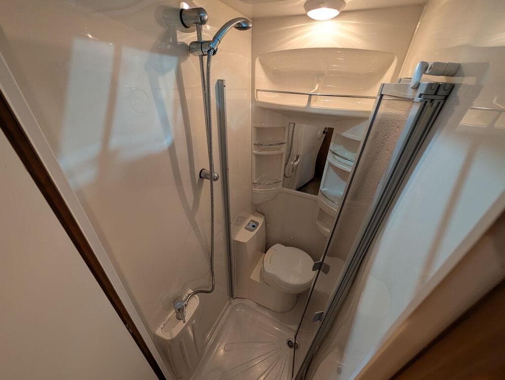 2011 Lunar Lexon 530 2011 4 Berth