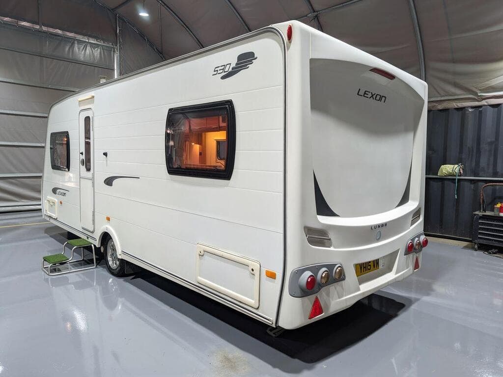 2011 Lunar Lexon 530 2011 4 Berth