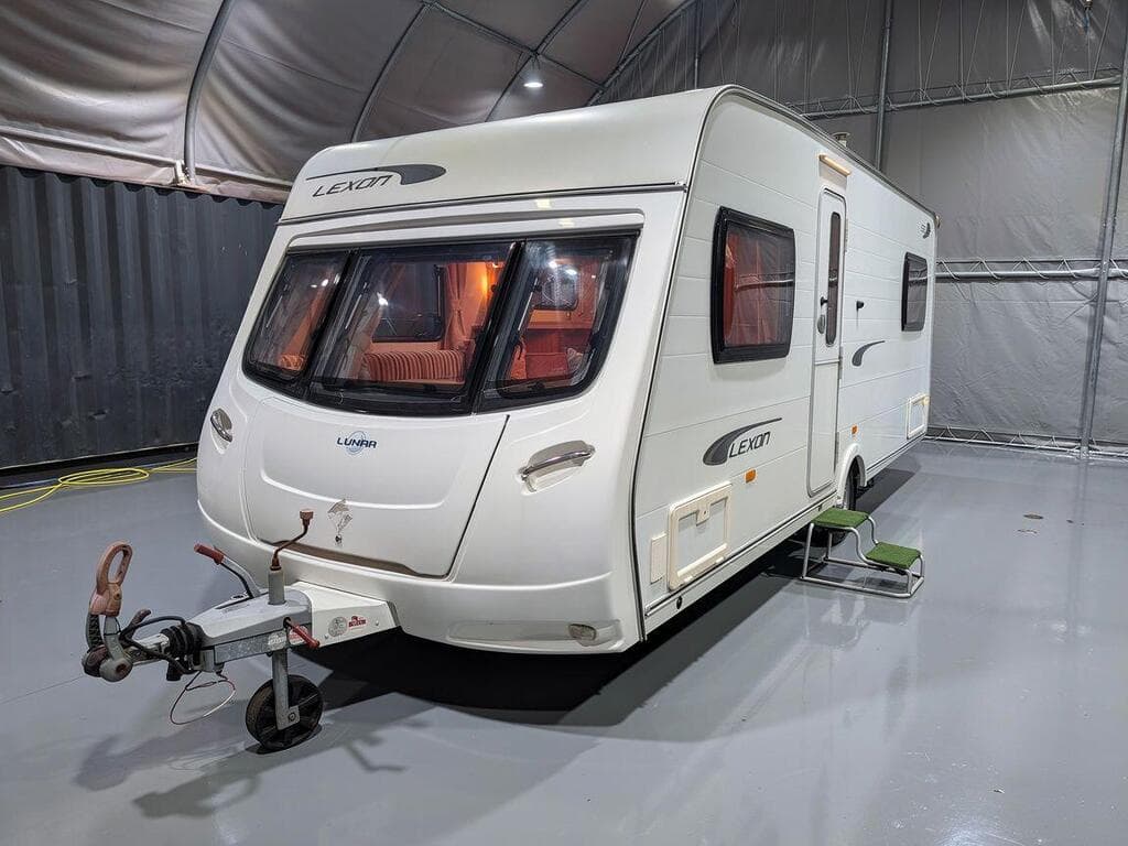 2011 Lunar Lexon 530 2011 4 Berth